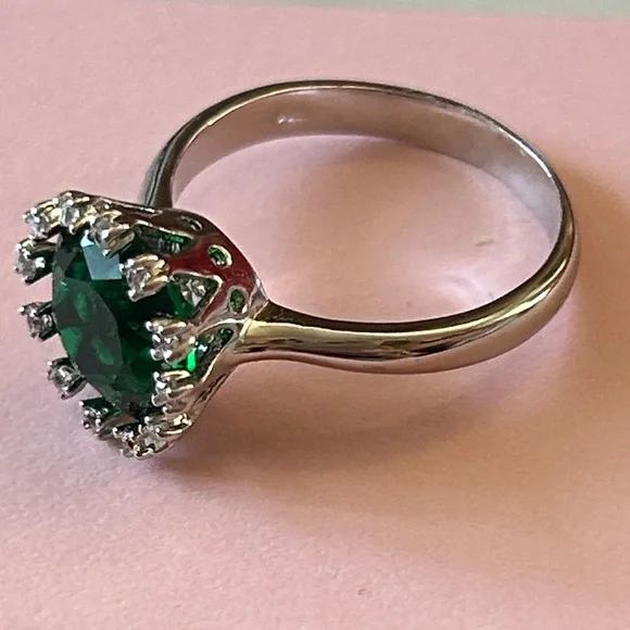 Vintage Swarovski emerald green 925 Sterling Silver Ring size‎ 8